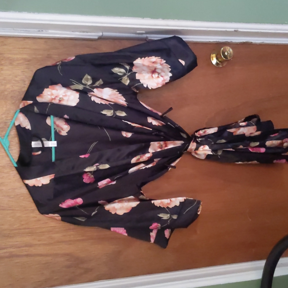 Silky feel floral short robe
